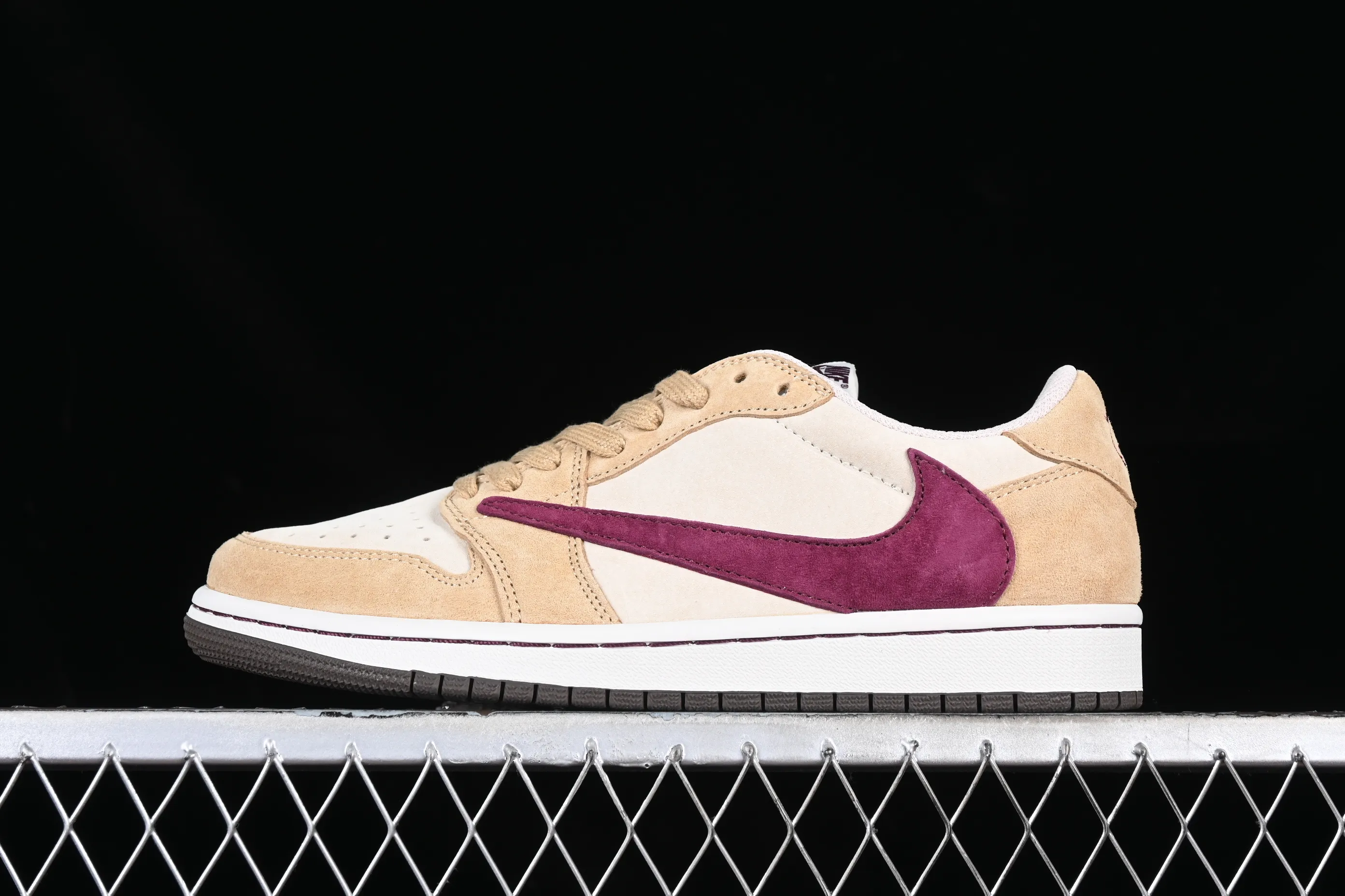 All Categories Air Jordan Jordan Series Basketball Shoes Air Jordan 1 Low Travis Scott x Air Jordan 1 Low OG AJ1 Joe 1 Reversed Overhook Joint Style Casual Sports Basketball Shoes DM7866-811